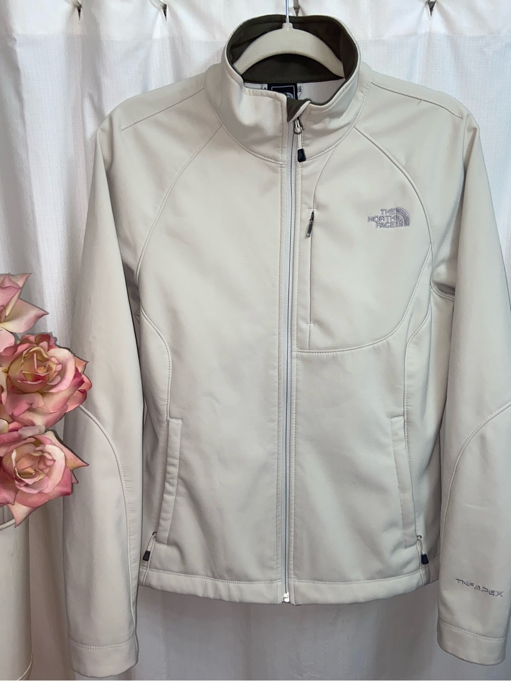 THE NORTH FACE APEX Lightweight Softshell Utility Jacket in Ivory Cream